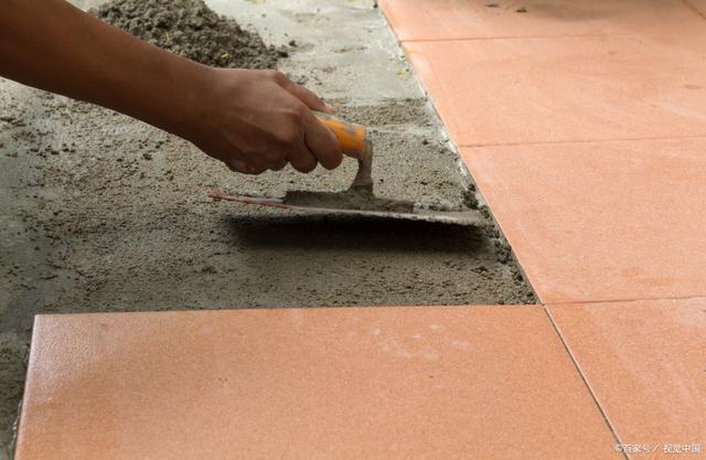 阳台瓷砖空鼓脱落什么原因造成的(阳台瓷砖空鼓脱落什么原因造成的怎么办) 阳台瓷砖空鼓脱落什么原因造成的(阳台瓷砖空鼓脱落什么原因造成的怎么办)